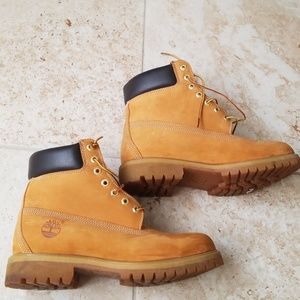 Timberland boots - practically new!